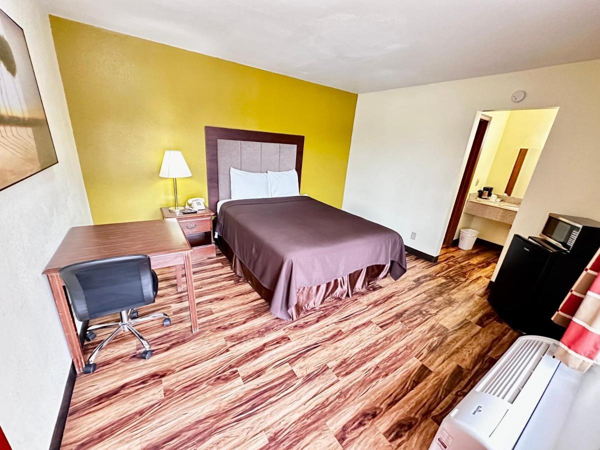 Regency Inn Iola Eksteriør bilde