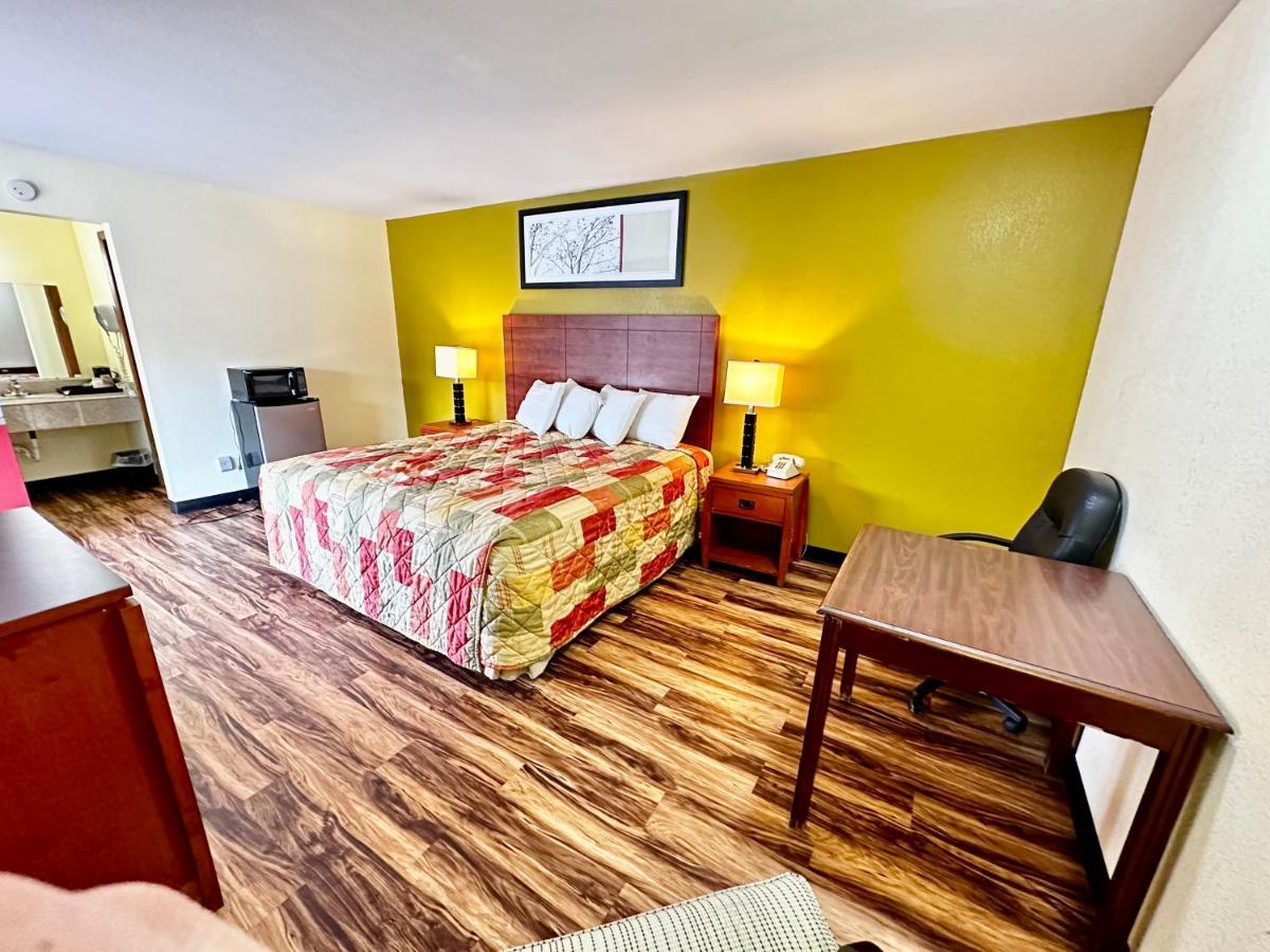 Regency Inn Iola Eksteriør bilde