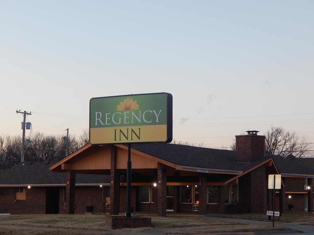 Regency Inn Iola Eksteriør bilde