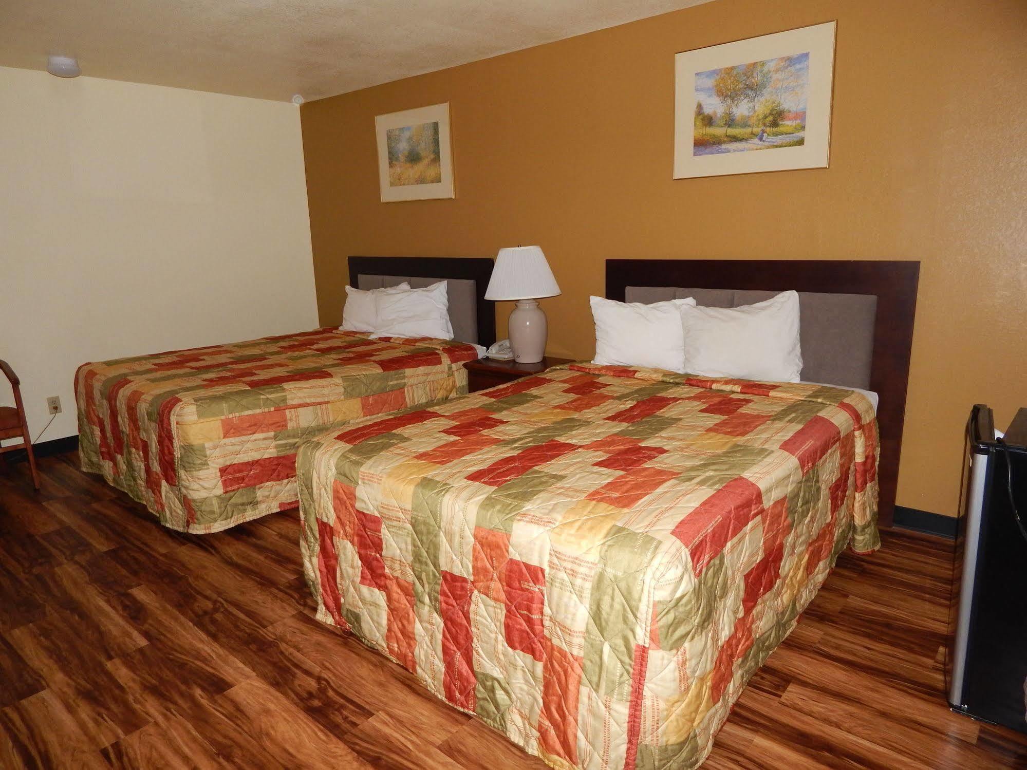 Regency Inn Iola Eksteriør bilde